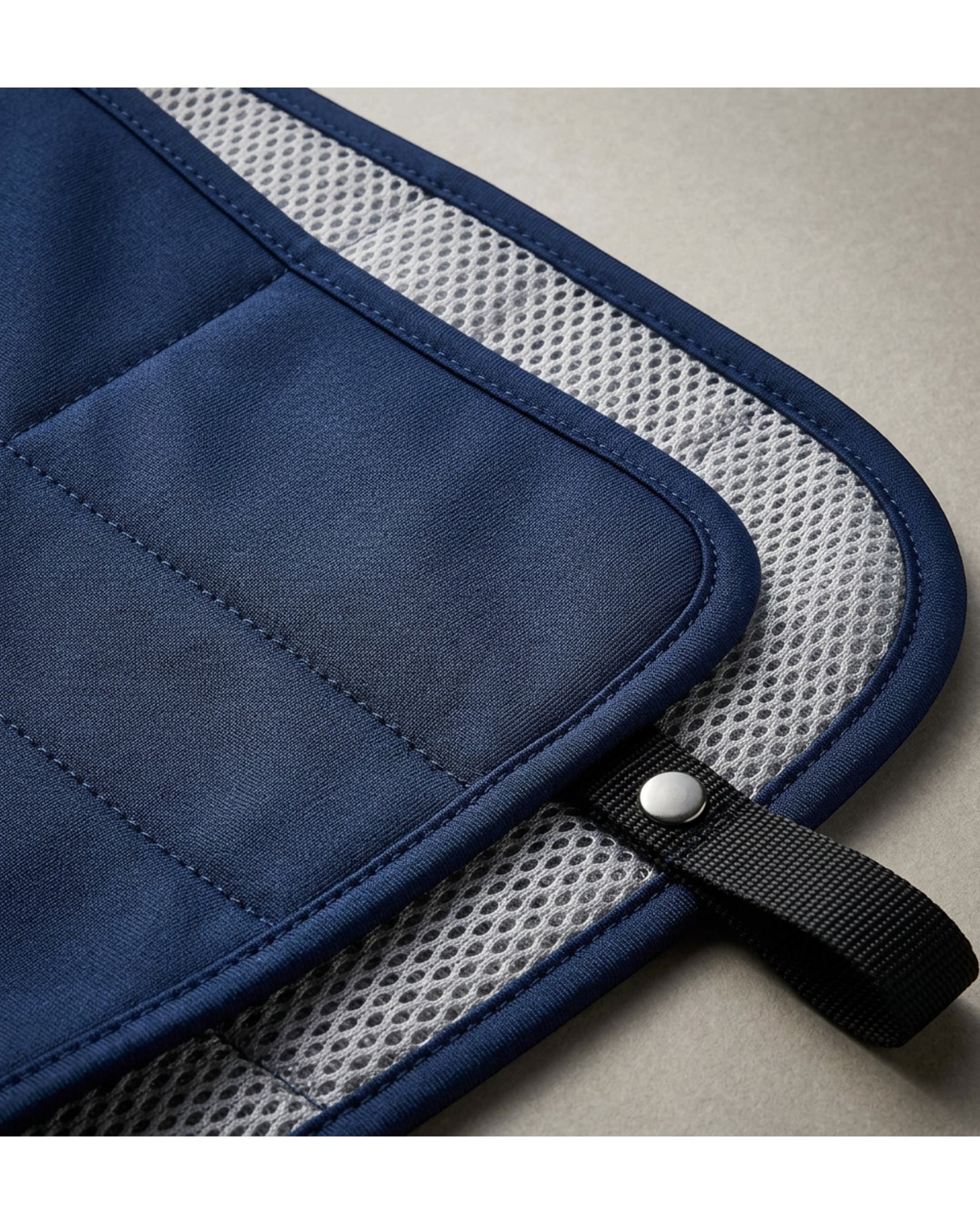 Xmkpf Double-Layer Mesh-Backed Training Towel 72 x 34 cm Navy Silver - Detail view